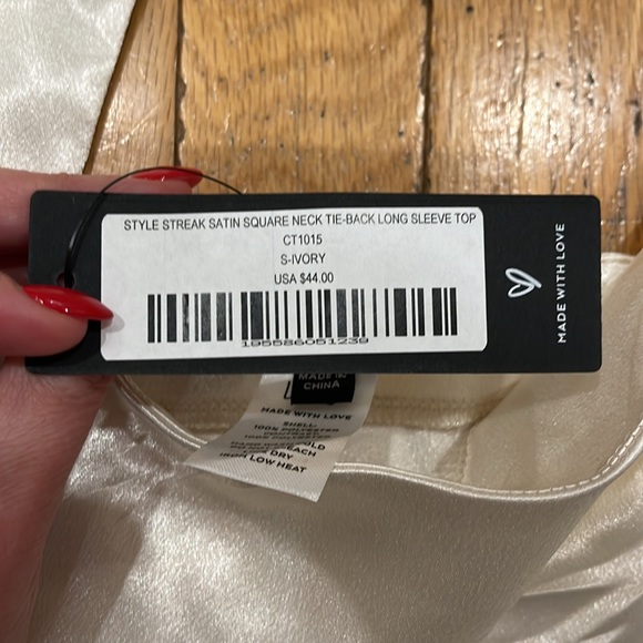 LULUS Style Streak ivory satin square neck tie-back long sleeve top. NWT Size S. - Picture 11 of 13